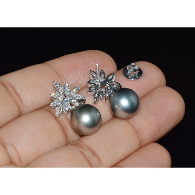 Black Certified Natural 23.13cts vs F Diamond Tahitian Pearl Solid 18k Gold Cluster Earrings- 2 Pieces For Sale - Image 8 of 12