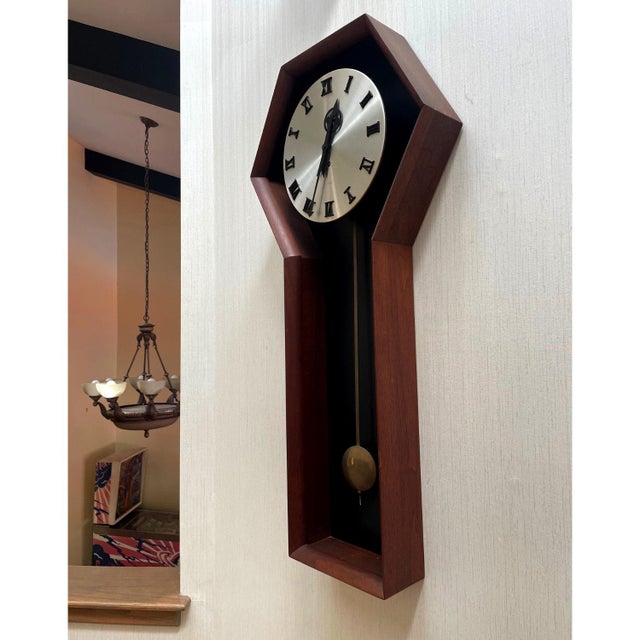 Mid-Century Modern Arthur Umanoff for Howard Miller Model 557 Serviced Meridian Wall Clock For Sale - Image 3 of 13