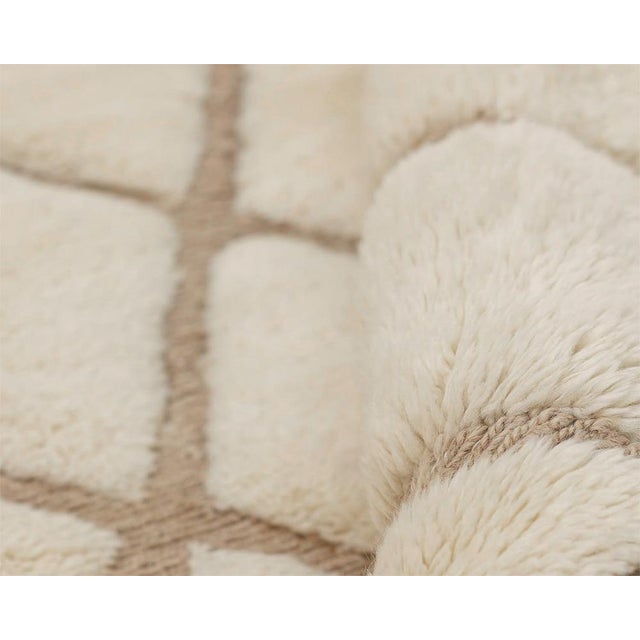 A dense, all-over diamond trellis in soft light taupe traces its way across a luxurious ivory field — timeless, refined,...