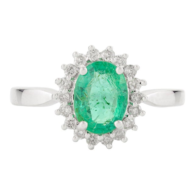 18k White Gold Oval Cut Emerald & Halo Diamonds Cocktail Ring Size 6 For Sale