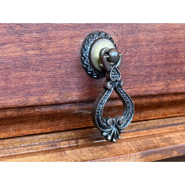 Mid 19th Century Pair of Carved Spanish Nightstands with Solomonic Legs and Crest For Sale - Image 12 of 18