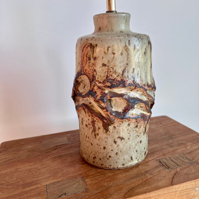 1960s Brutalist Studio Pottery Table Lamp by Colin Kellam, 1960s For Sale - Image 5 of 6