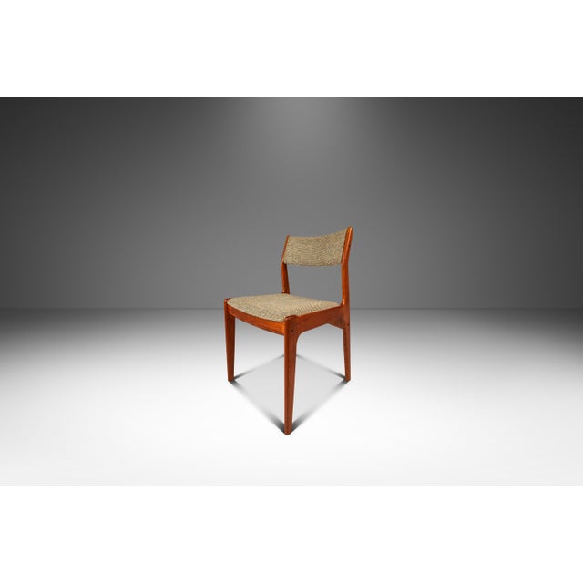 Danish Mid-Century Modern Dining / Desk Chair in Solid Teak & Original Oatmeal Fabric by Scandinavia Woodworks Co., C. 1970's For Sale In Orlando - Image 6 of 18