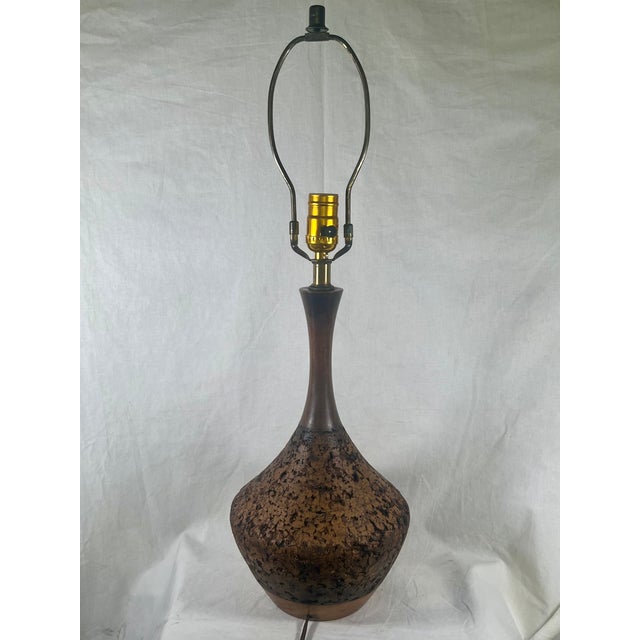 Brown 1960s Mid-Century Modern Sculptural Teardrop Cork and Walnut Table Lamp With Original Pleated Shade For Sale - Image 8 of 13
