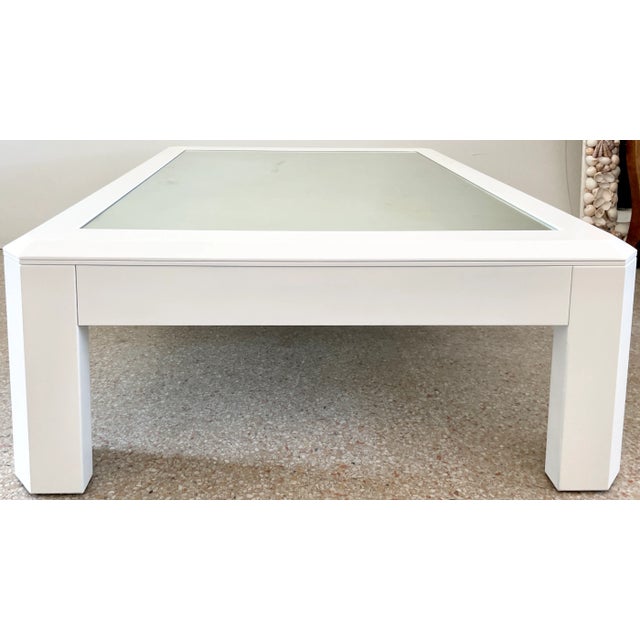 1980s Modern Faceted Mirror Top Coffee Table in Fresh White Lacquer For Sale - Image 5 of 10