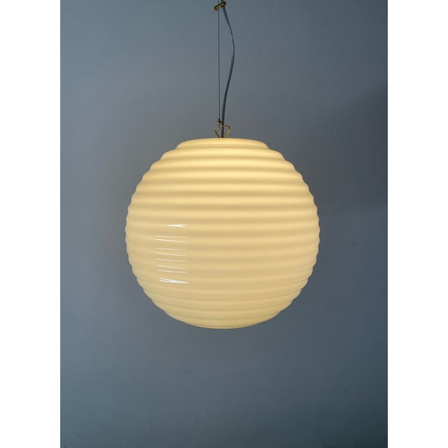 Modulo s40, designed by toso - massari for leucos, is an elegant and refined chandelier in authentic murano glass,...