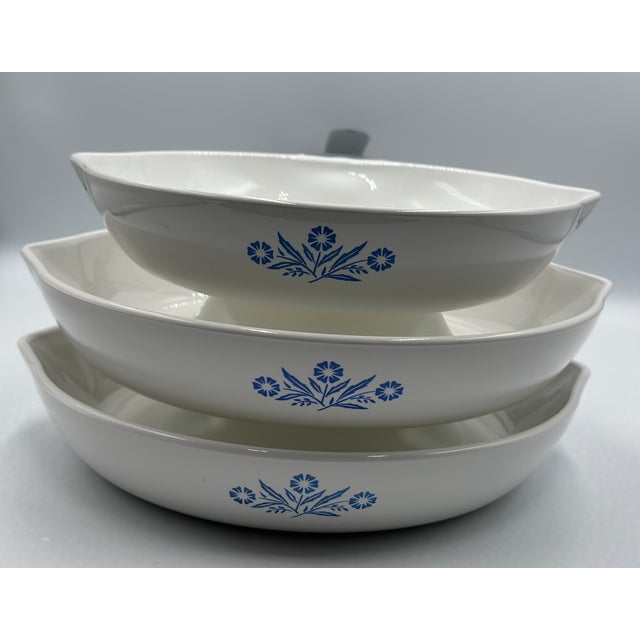 1960s Corning Ware Cornflower Skillet P-910-B 10" & P-908-B 8.5" 3pc Set Without Lids For Sale - Image 17 of 17