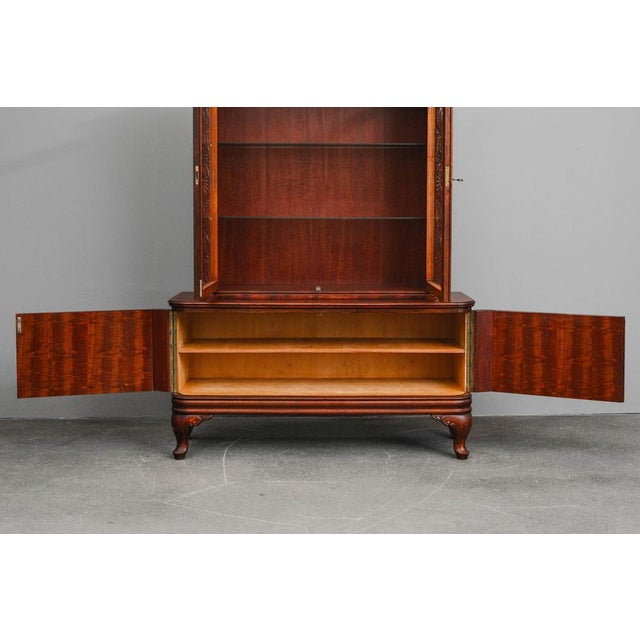 Art Nouveau Display Cabinet in Walnut, 20th Century For Sale - Image 13 of 18