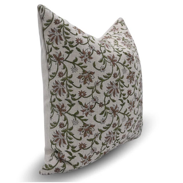 Make a bold statement with our Aradhna throw pillows, crafted from thick linen for exceptional luxury and durability....