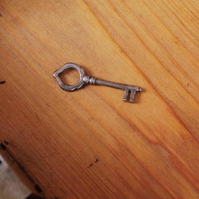 Baroque Casket in Birch Burl and Walnut, 1760s For Sale - Image 6 of 8