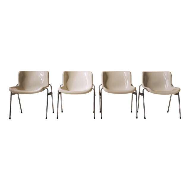 Space Age Ivory Chairs from Artifort, Set of 4 For Sale