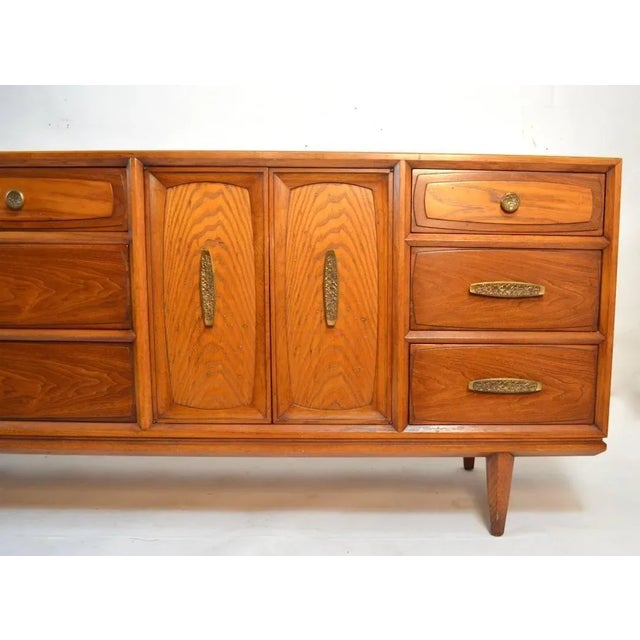 Mid-Century Modern Brutalist Dresser Credenza by Heritage Henredon For Sale - Image 3 of 9