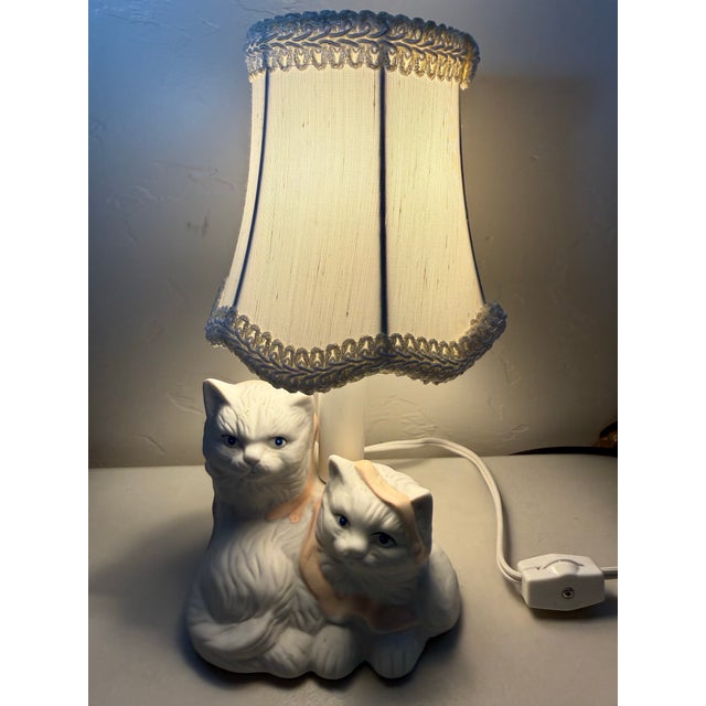 Vintage Miniature Cat Accent Table Lamp White Persian Cats Ribbon Small With Cream Shade For Sale - Image 11 of 12
