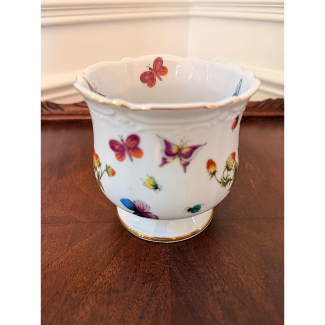Ceramic Mid 20th Century Ardalt Japan Hand-Painted Porcelain Cachepot Jardinière With Butterflies & Strawberries, Pattern 7083 For Sale - Image 7 of 10