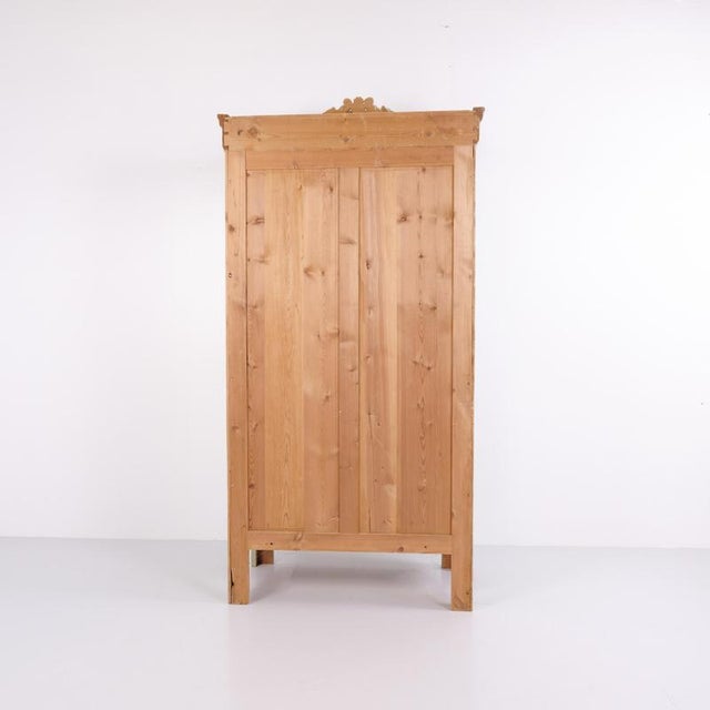 Grey-Painted Display Cabinet with Curved Top and Carved Details, 1920 For Sale - Image 9 of 12