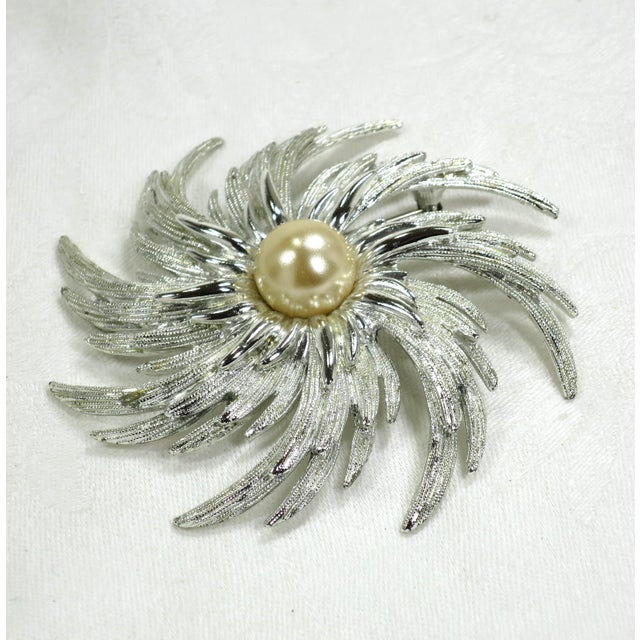 Mid-Century Modern Vintage Designer Silver Pearl Brooch 1960s For Sale - Image 3 of 10