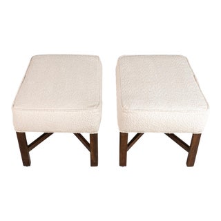 Set of 2 Mid Century Ottomans Footstools in the Manner of Edward Wormley for Dunbar in Knoll Fabrics White Bouclé, Usa, 1960s For Sale