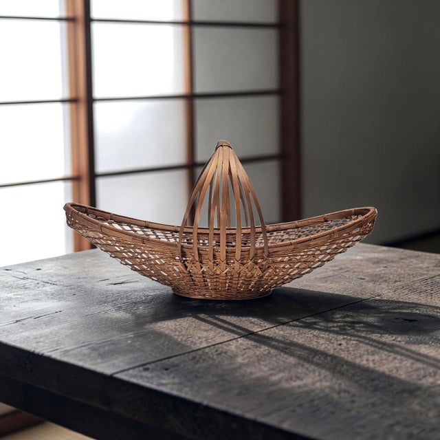 The epitome of MCM decor, here's a basket that is in great shape. No breaks, scratches or missing pieces. If you are...
