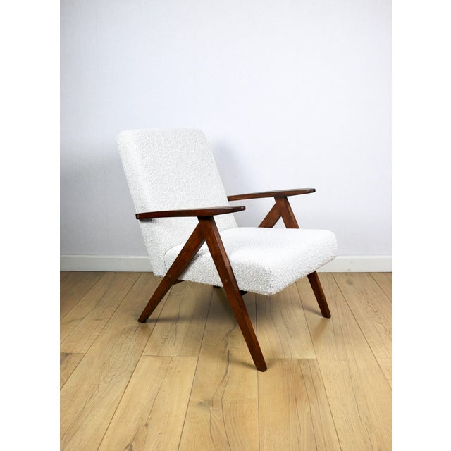 Vintage B-310 VAR Armchair in White Bouclé and Wood, 1970s For Sale - Image 12 of 12