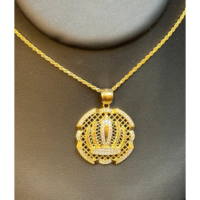 Looking for a stunning piece of jewelry to add to your collection? Look no further than this natural diamond pendant,...