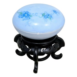Antique William Guérin Limoges Pale Blue Forget‑Me‑Not Trinket Box W/Stand For Sale