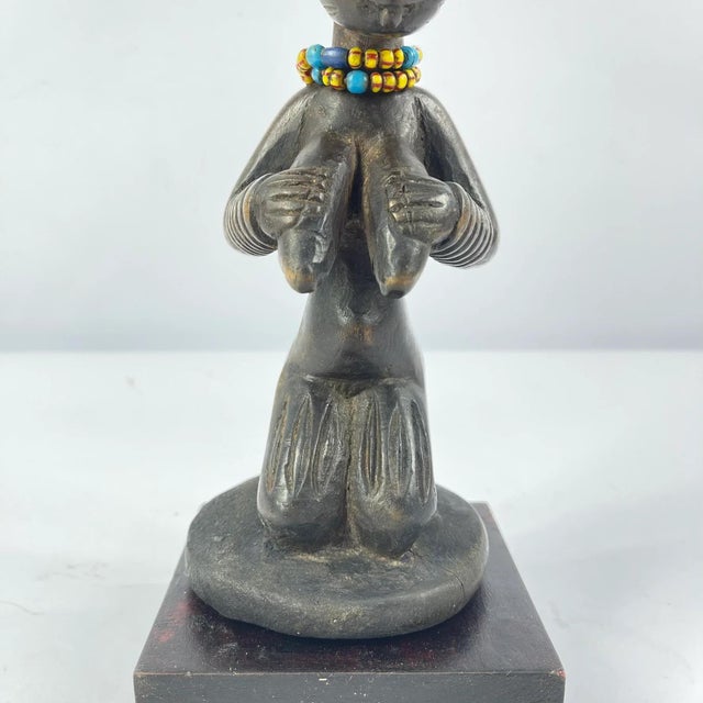 Wood Early 20th Century Yoruba Kneeling Female Figure on Custom Base Nigeria For Sale - Image 7 of 7