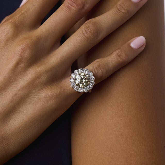 Mid 20th Century Mid 20th Century Chaumet Paris Gia 3.81 Carat Diamond Platinum Cluster Ring, Size 5 For Sale - Image 5 of 6
