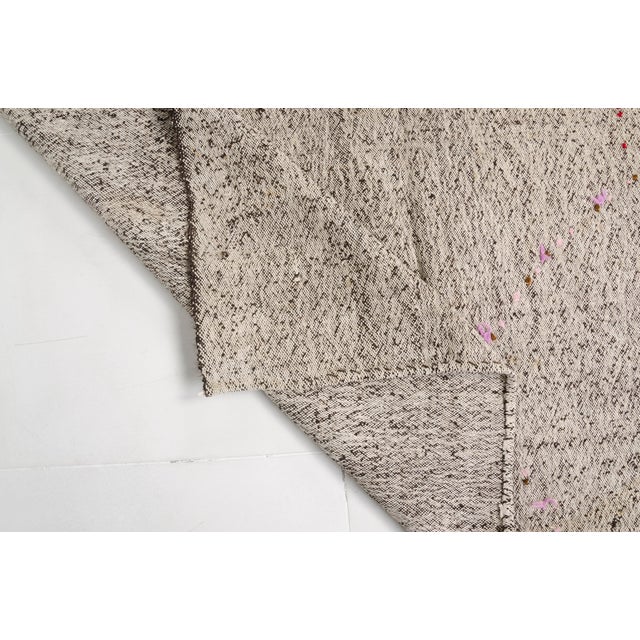 1960s Oushak Vintage Kilim Rug For Sale - Image 5 of 9