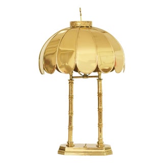Mid-Century Hollywood Regency Gilt Metal Table Lamp with Scalloped Dome Shade For Sale