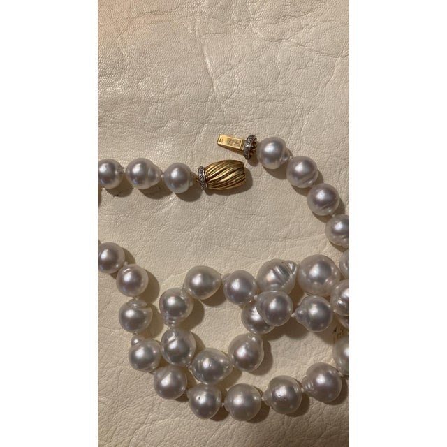 Vintage South Sea Baroque 18k Diamond Clasp Necklace For Sale - Image 4 of 15