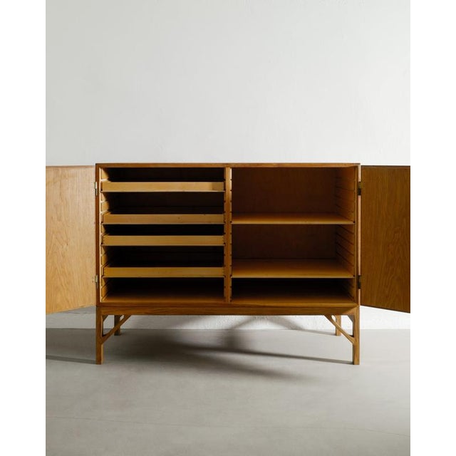 1960s Mid-Century Modern Danish Wooden 232 Sideboard in Oak and Brass by Børge Mogensen, 1960s For Sale - Image 5 of 7
