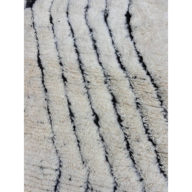 Modern Moroccan Berber Mrirt Wool Rug, 2010s For Sale - Image 4 of 16