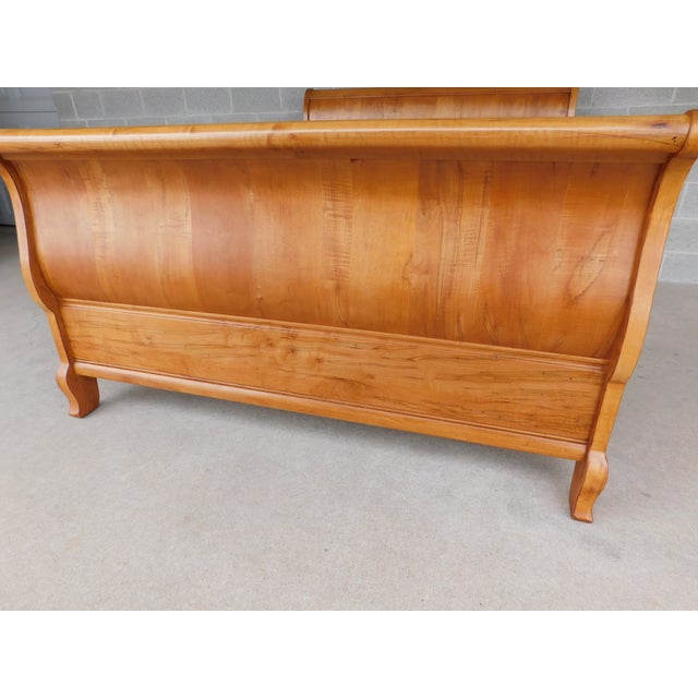 Late 20th Century Ethan Allen Legacy Collection Queen Size Sleigh Bed 13-56405 Finish 213 For Sale - Image 5 of 17
