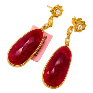 Late 20th Century 14K Yellow Gold Estate Diamond & Ruby Cabochon Tear Drop Dangle Earrings, Pair For Sale