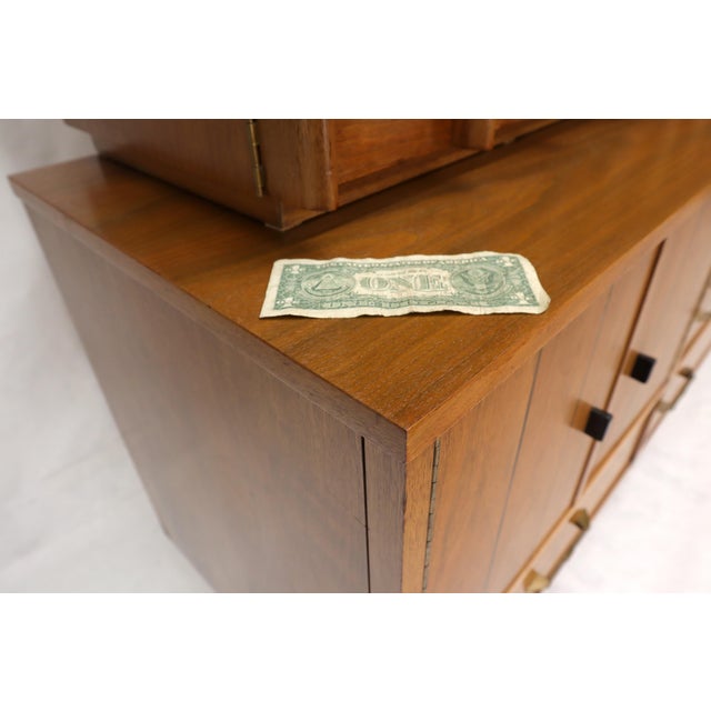 Walnut mid century modern two-part hutch credenza display cabinet glass doors For Sale - Image 6 of 16