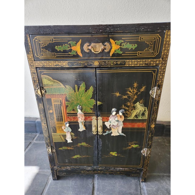 1950s Chinoiserie Black Lacquer Mop Chinese Cabinet Hand Painted For Sale - Image 15 of 15