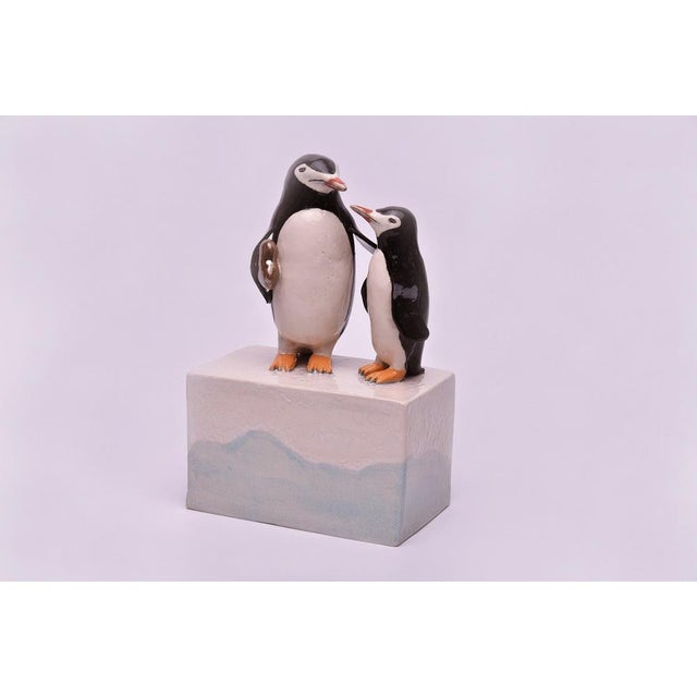 Volume: 0,55 liters, Weight: 1kg This heartfelt, handcrafted ceramic urn features a touching depiction of two penguins,...