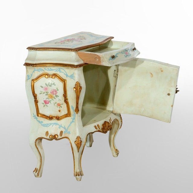 French Rococo Style Louis XIV Hand Painted Bombay Side Stand With Cherubs 20thC For Sale - Image 6 of 12