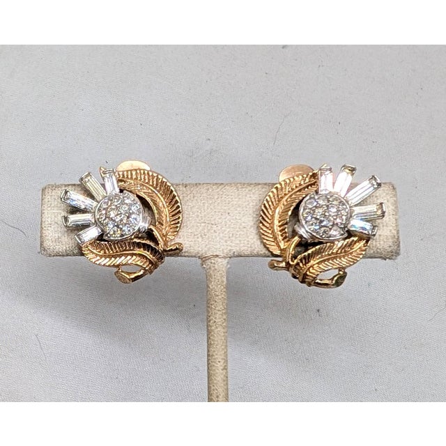 Vintage 1954 Signed Crown Trifari Goldtone Clear Rhinestone "Thistle" Clip Earrings-2 Pieces For Sale In Philadelphia - Image 6 of 8