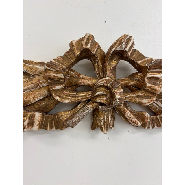 French Vintage Carved Giltwood Louis XVI Ribbon Bow & Laurel Wall Ornament – 19" For Sale - Image 3 of 18