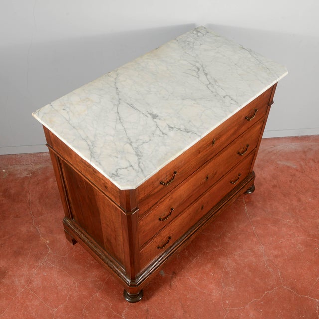 Three-Drawer Walnut Chest of Drawers with White Marble Top, 1800s For Sale - Image 3 of 18