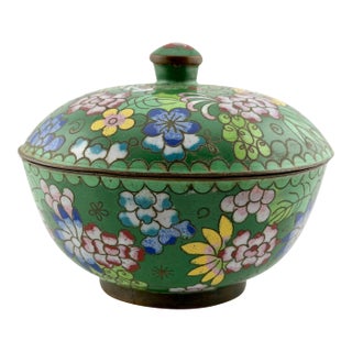 Beautiful Lidded Green Cloisonné Bowl - Vintage Floral Enamel Design For Sale