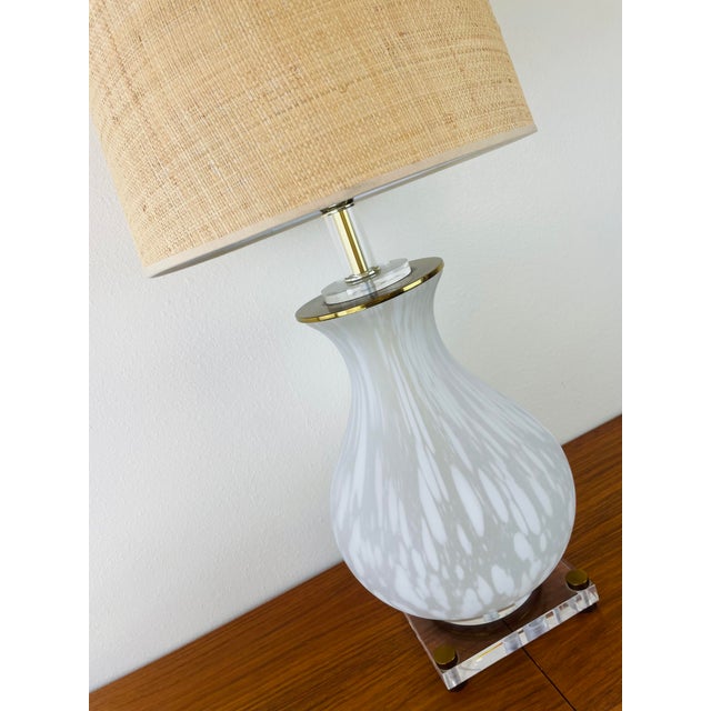 Bauer Vintage Murano Glass Frosted White Tortoise Effect Table Lamp by Bauer For Sale - Image 4 of 14