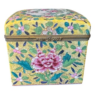 Chinese Famille Rose Porcelain Jewelry Casket Box For Sale