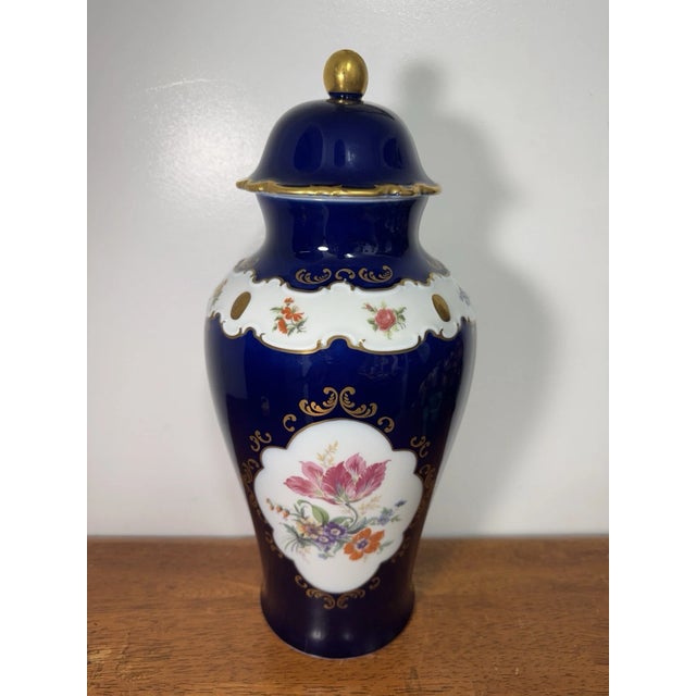 1950s Vintage Wallendorf 1764 Echt Kobalt Cobalt Blue Floral Gold Lidded Vase GDR For Sale - Image 5 of 18