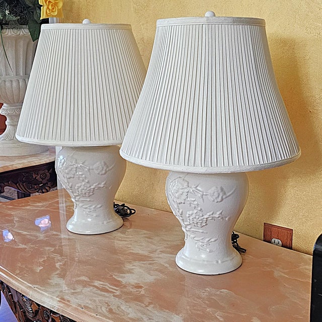 Pair of Vintage White Ceramic Ginger Jar Table Lamps With Floral Relief & Diane Shades For Sale - Image 12 of 18
