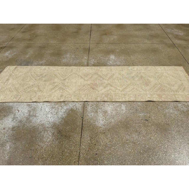Galerie Shabab Collection Mid-20th Century Turkish Anatolian Runner For Sale In New York - Image 6 of 10