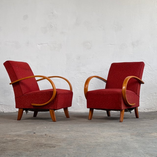 This iconic pair of h-410 armchairs was designed by the visionary architect and furniture designer jindřich halabala...