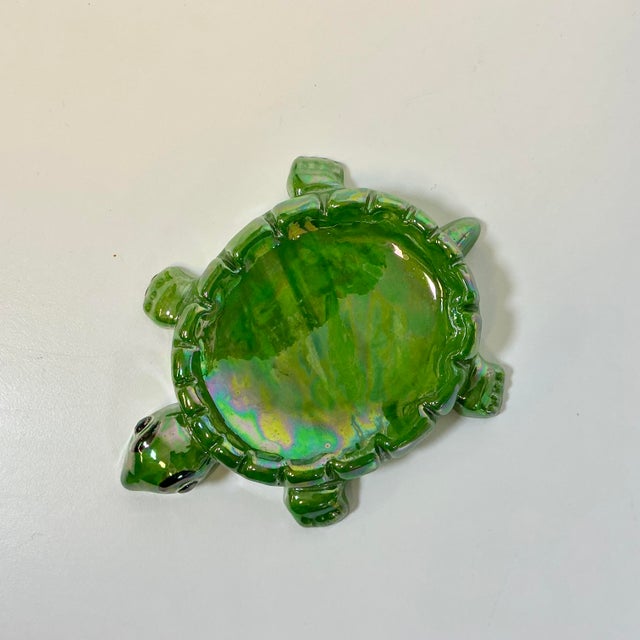 This is an adorable Americana Folk Art ceramic soap dish. It’s in the Trompe L’Oril style of a turtle. It’s a dark green...