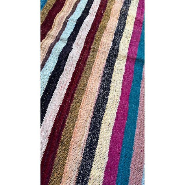 1990s Kilim Flatwoven Moroccan Rug - 4'9" X 10'11" Ft For Sale - Image 5 of 11